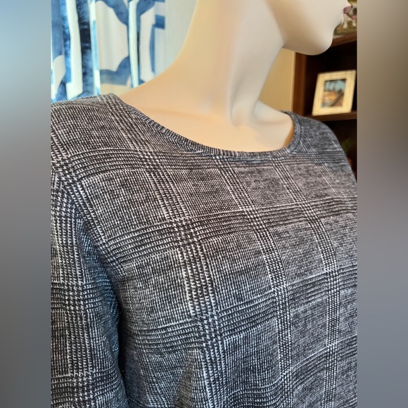 Apt. 9 Gray Plaid Bell Sleeve Top Size Large - Picture 3 of 9